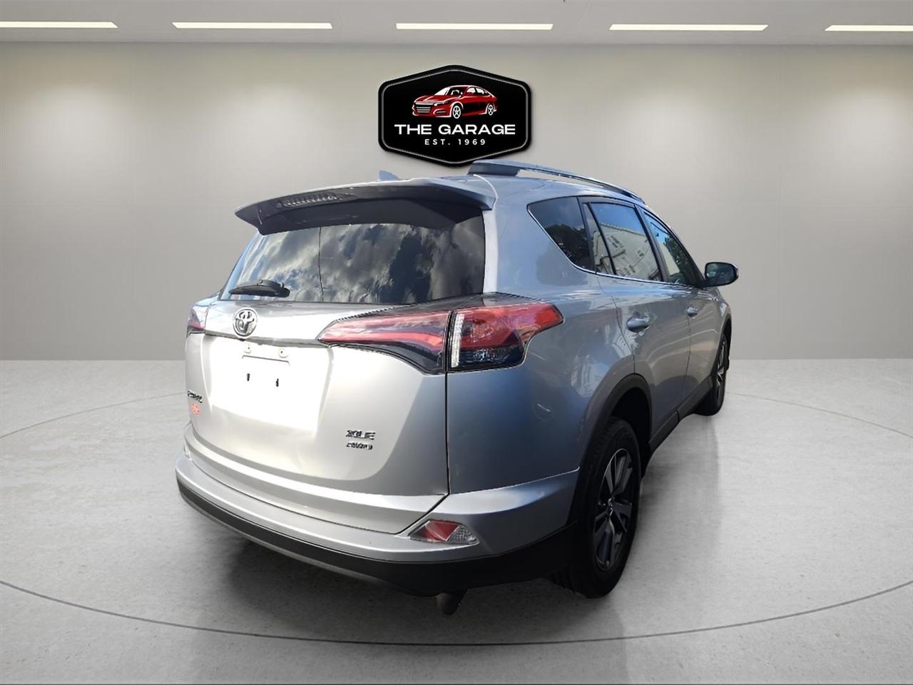 Toyota RAV4 XLE AWD (Natl) 2018