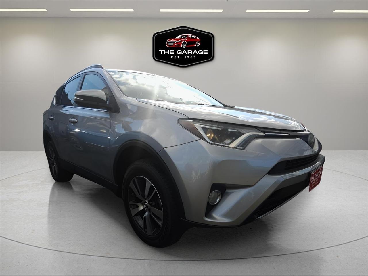 Toyota RAV4 XLE AWD (Natl) 2018