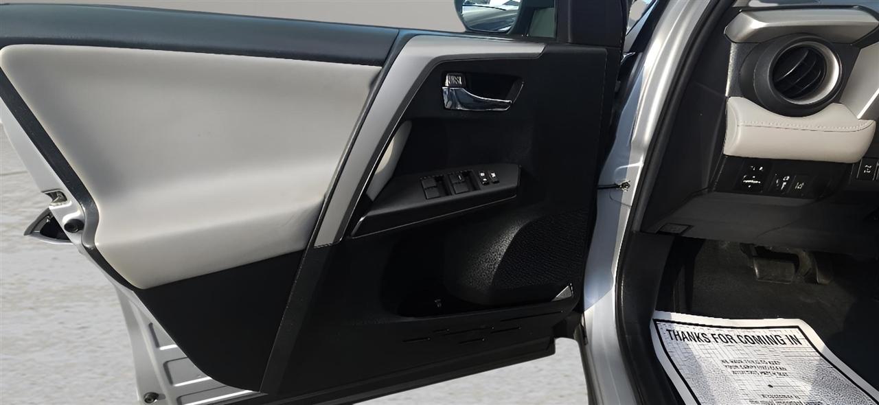 Toyota RAV4 XLE AWD (Natl) 2018