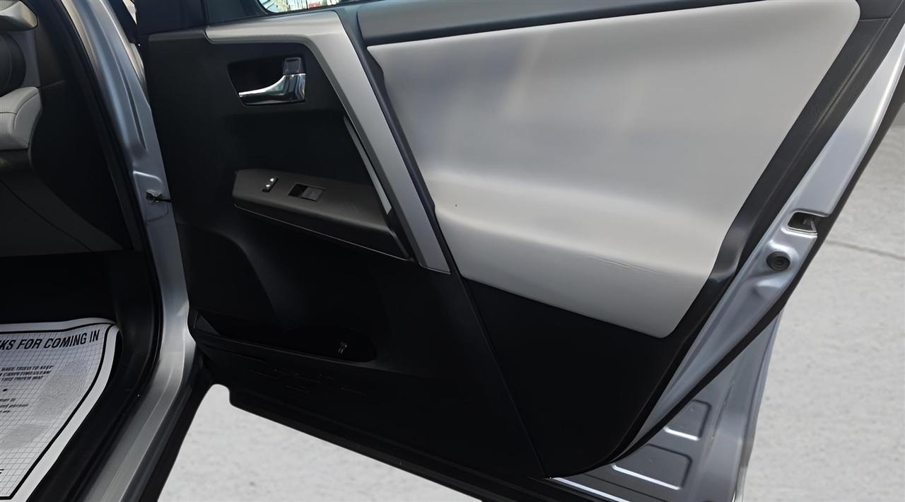 Toyota RAV4 XLE AWD (Natl) 2018