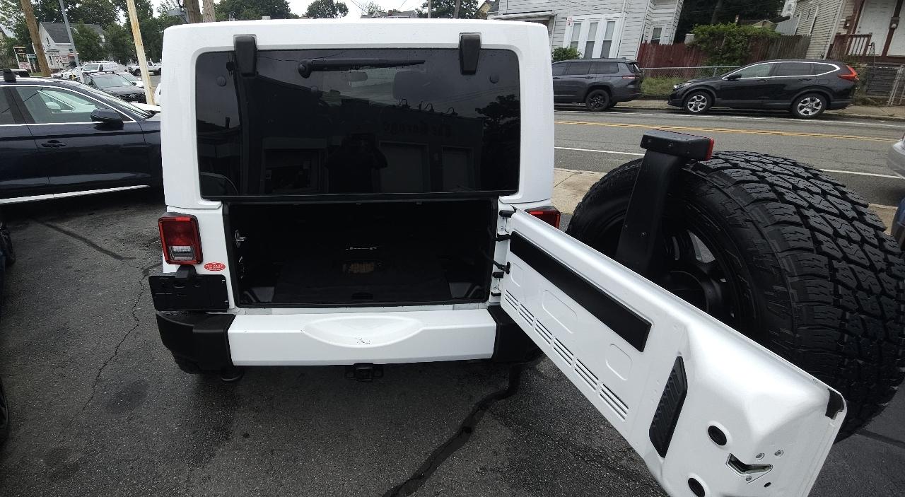 Jeep Wrangler Unlimited 4WD 4dr Sahara 2016
