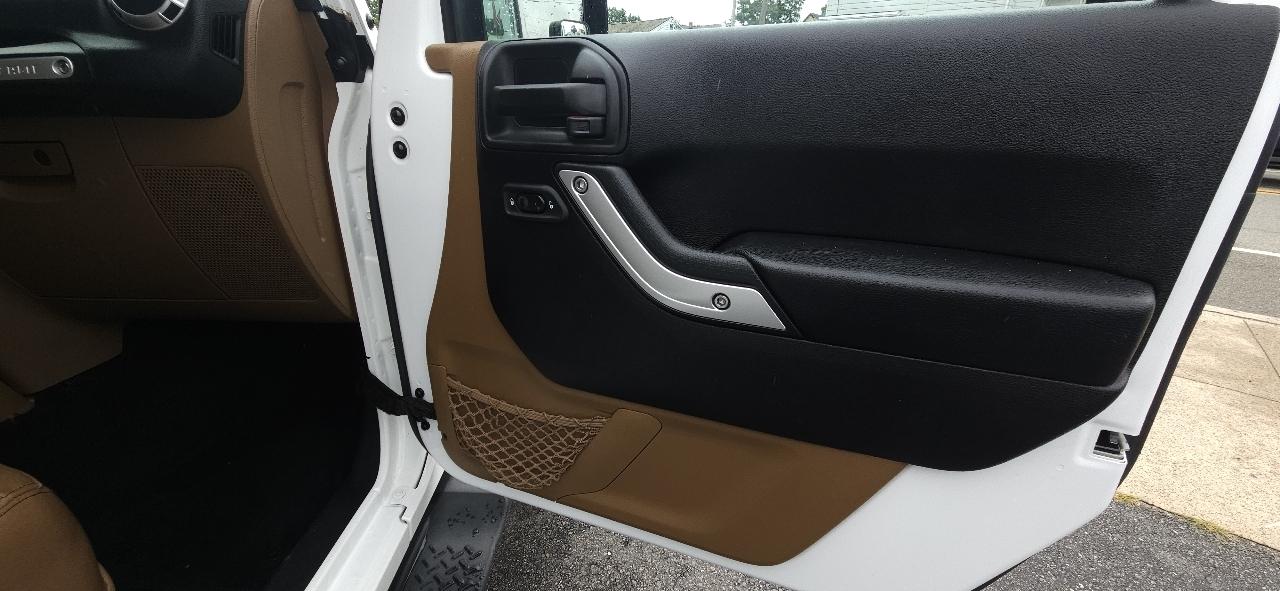 Jeep Wrangler Unlimited 4WD 4dr Sahara 2016