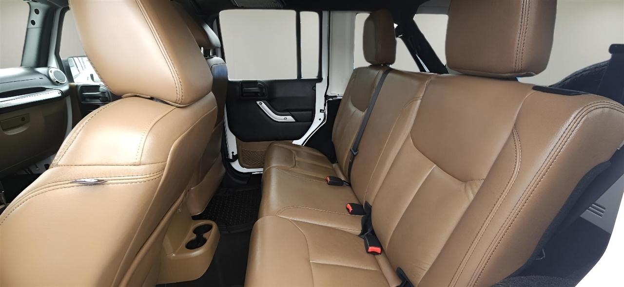 Jeep Wrangler Unlimited 4WD 4dr Sahara 2016