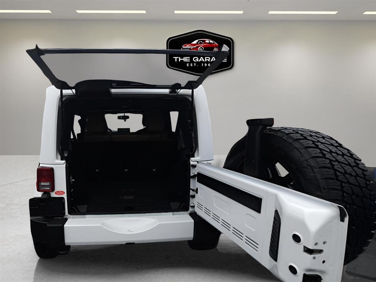 Jeep Wrangler Unlimited 4WD 4dr Sahara 2016