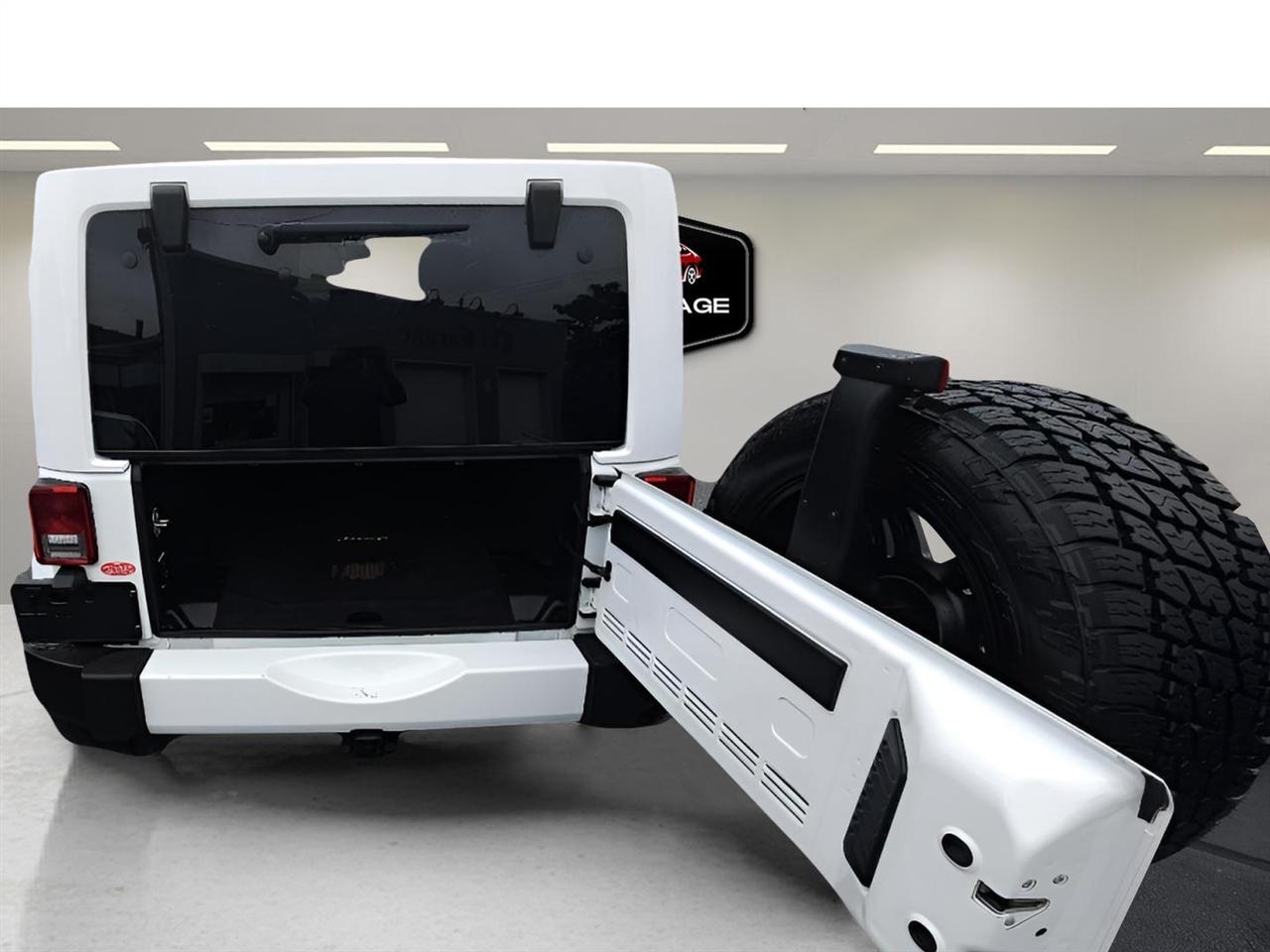 Jeep Wrangler Unlimited 4WD 4dr Sahara 2016