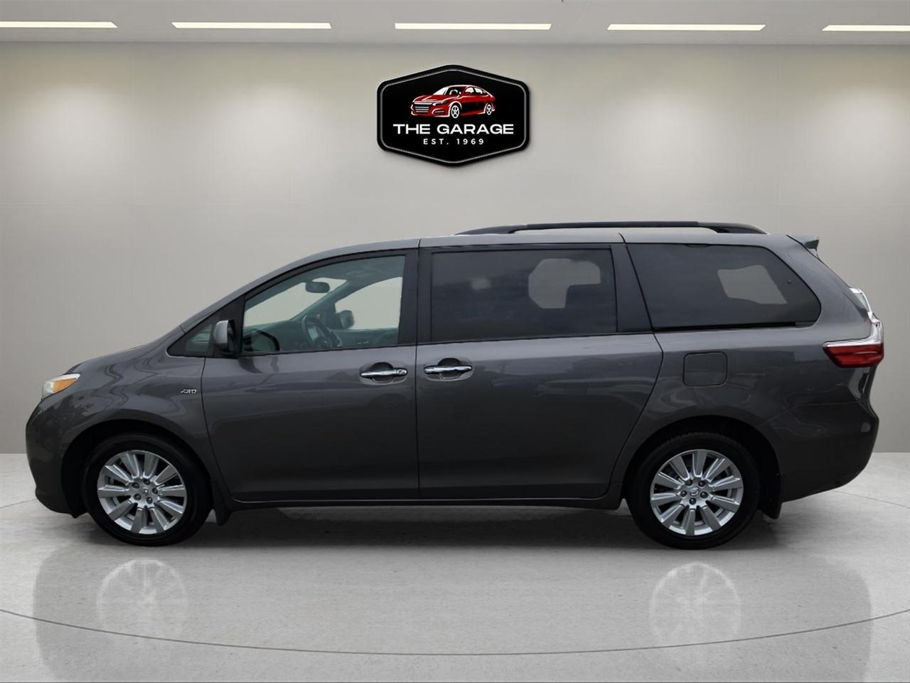 Toyota Sienna XLE AWD 7-Passenger (Natl) 2017