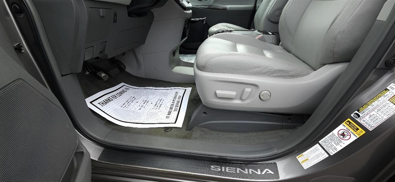 Toyota Sienna XLE AWD 7-Passenger (Natl) 2017