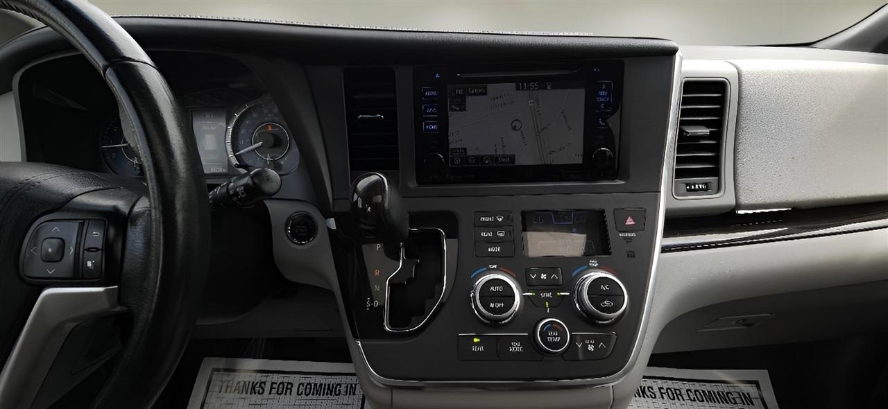 Toyota Sienna XLE AWD 7-Passenger (Natl) 2017