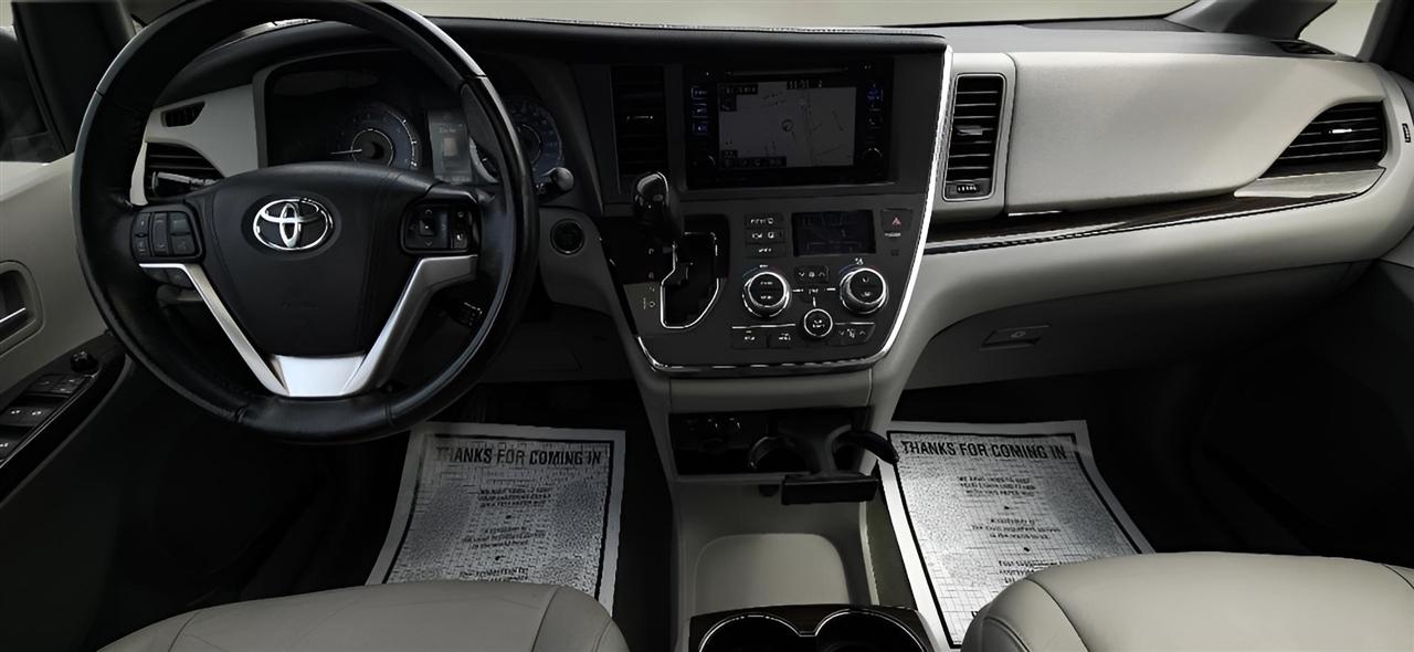 Toyota Sienna XLE AWD 7-Passenger (Natl) 2017
