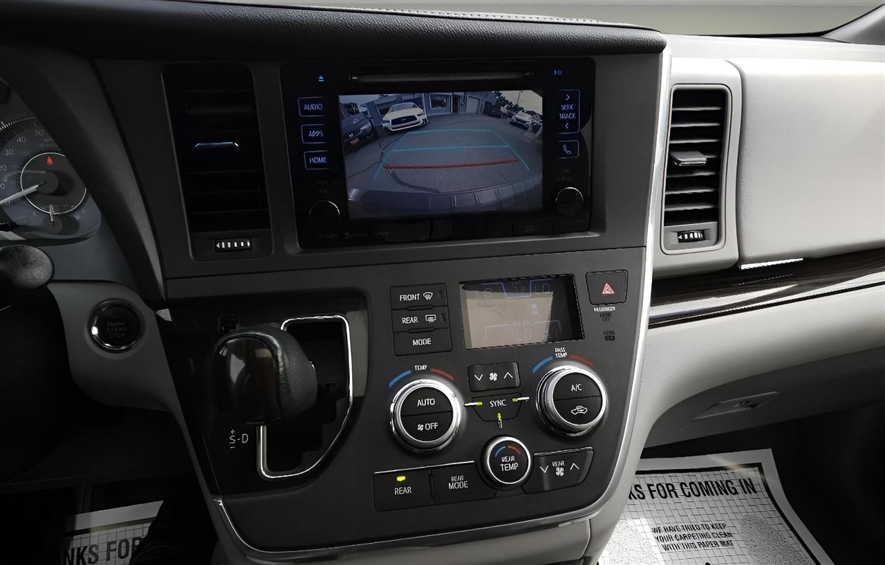 Toyota Sienna XLE AWD 7-Passenger (Natl) 2017
