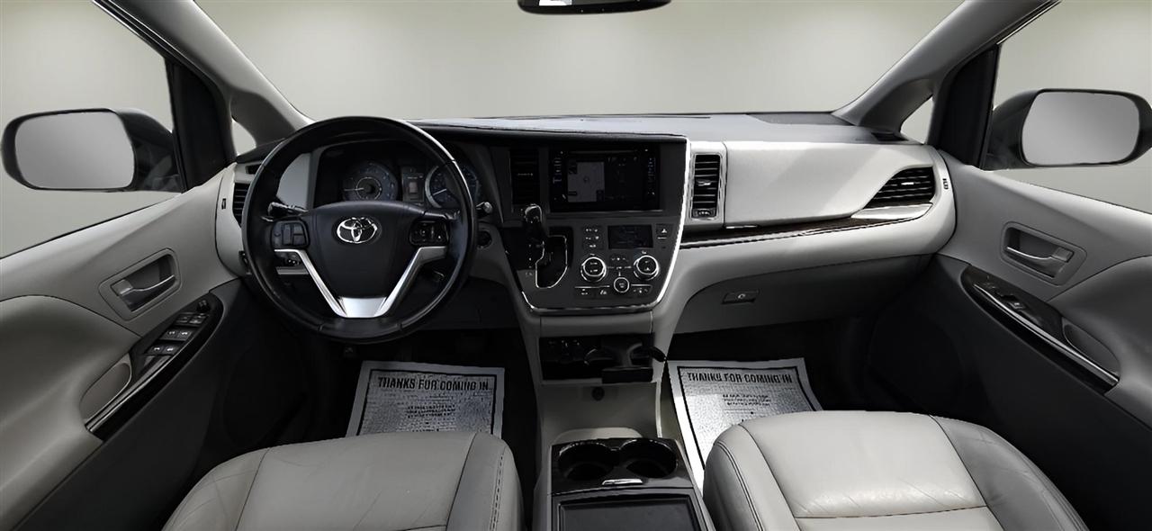Toyota Sienna XLE AWD 7-Passenger (Natl) 2017