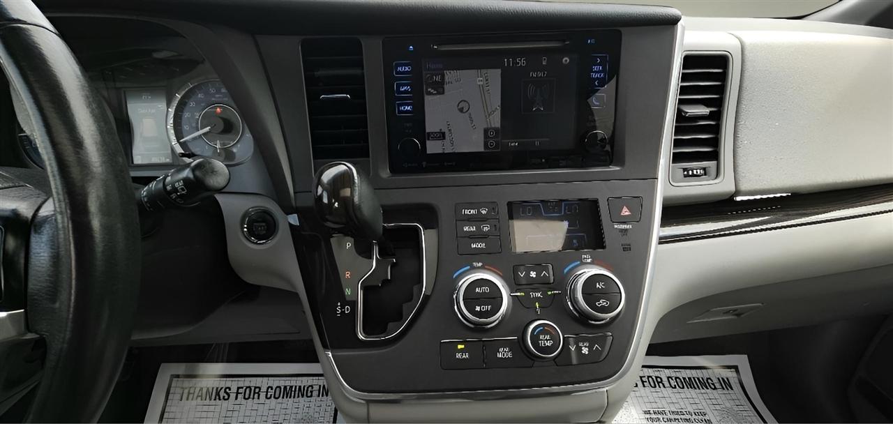 Toyota Sienna XLE AWD 7-Passenger (Natl) 2017
