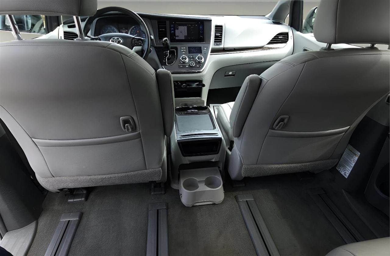 Toyota Sienna XLE AWD 7-Passenger (Natl) 2017
