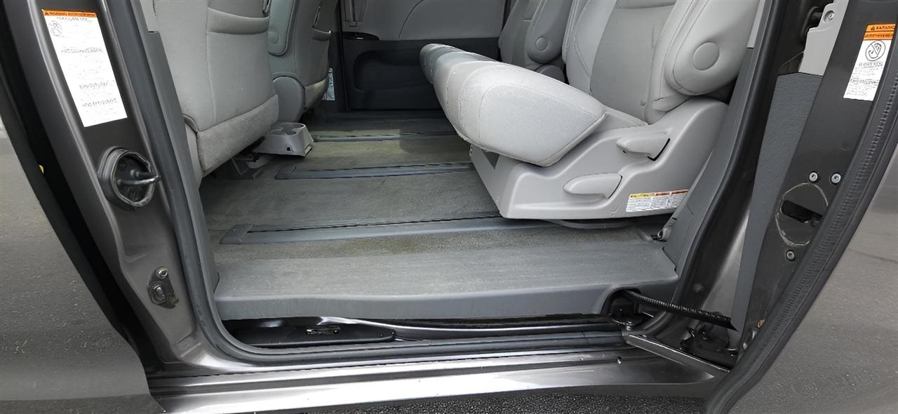 Toyota Sienna XLE AWD 7-Passenger (Natl) 2017