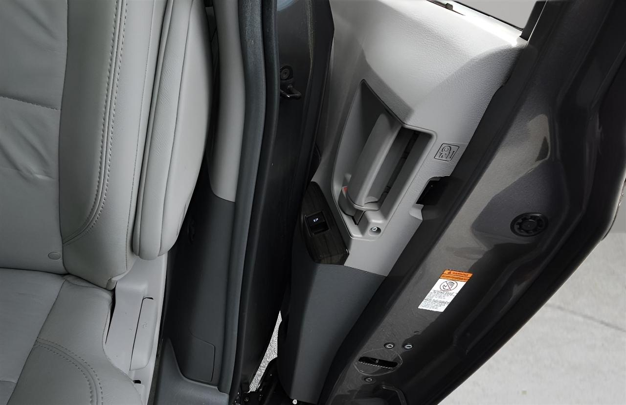Toyota Sienna XLE AWD 7-Passenger (Natl) 2017