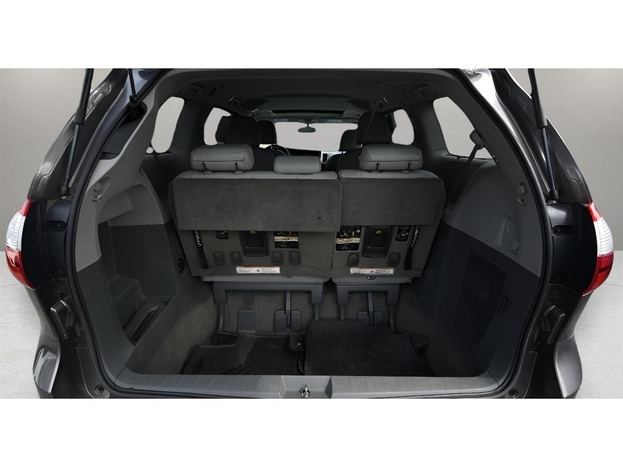 Toyota Sienna XLE AWD 7-Passenger (Natl) 2017