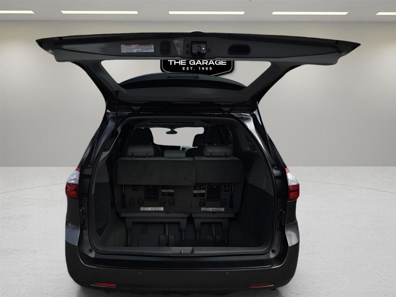 Toyota Sienna XLE AWD 7-Passenger (Natl) 2017