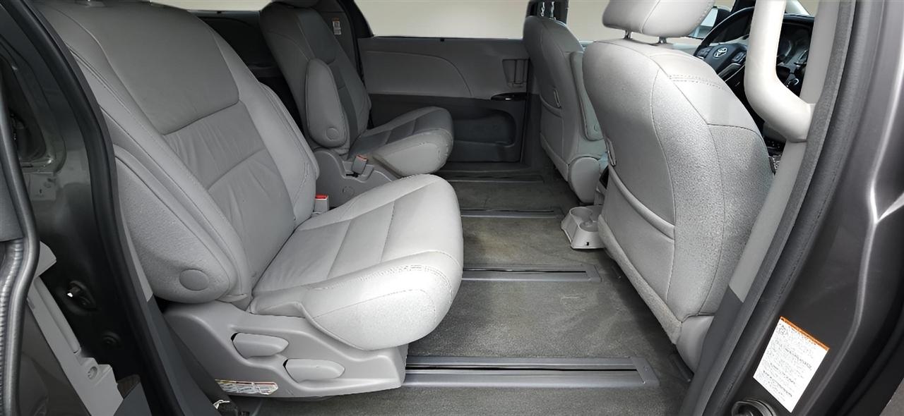Toyota Sienna XLE AWD 7-Passenger (Natl) 2017