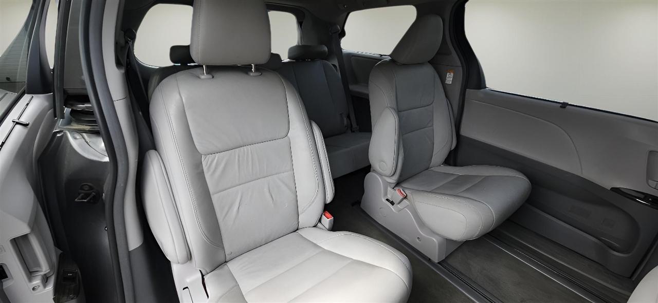 Toyota Sienna XLE AWD 7-Passenger (Natl) 2017