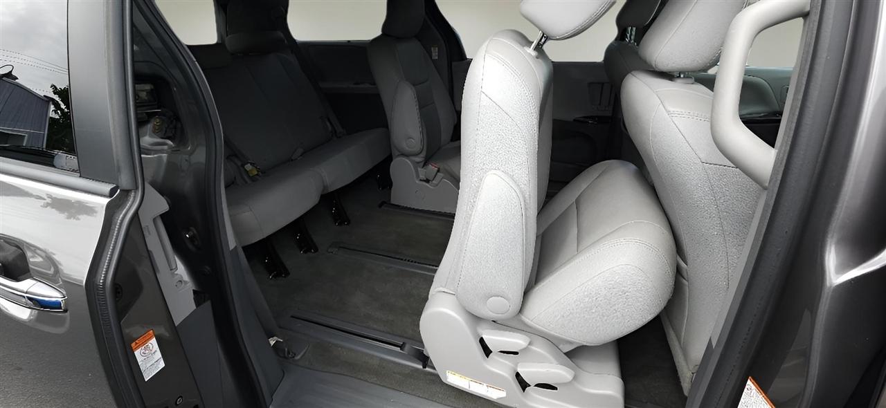 Toyota Sienna XLE AWD 7-Passenger (Natl) 2017