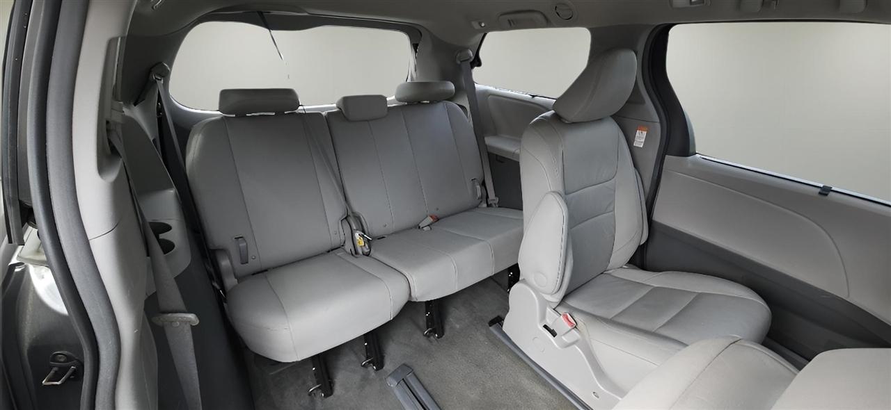 Toyota Sienna XLE AWD 7-Passenger (Natl) 2017