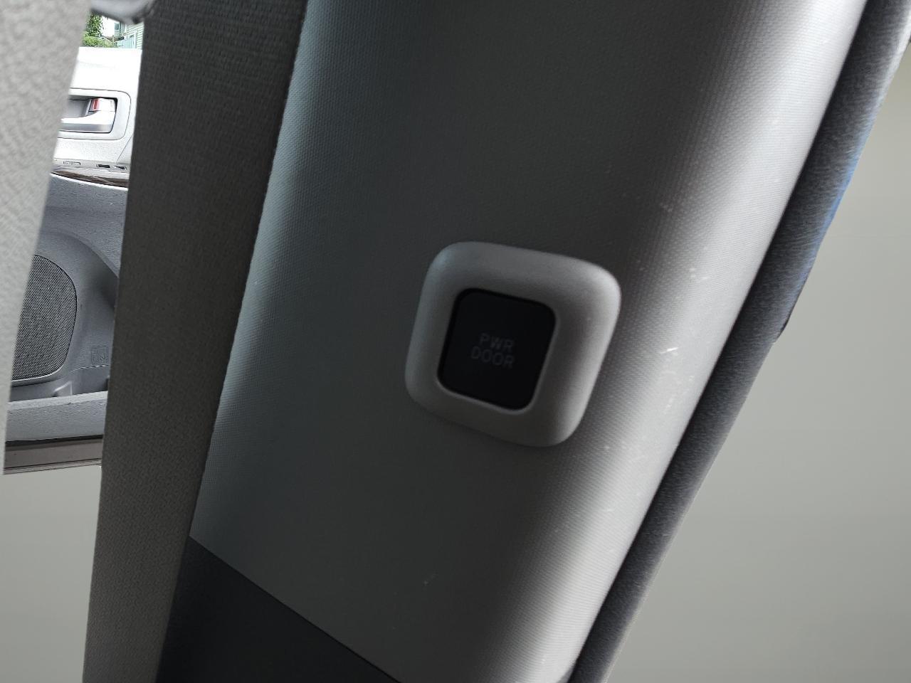 Toyota Sienna XLE AWD 7-Passenger (Natl) 2017