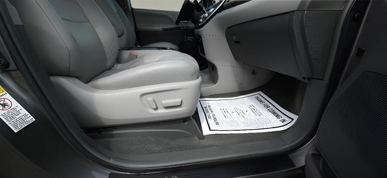 Toyota Sienna XLE AWD 7-Passenger (Natl) 2017
