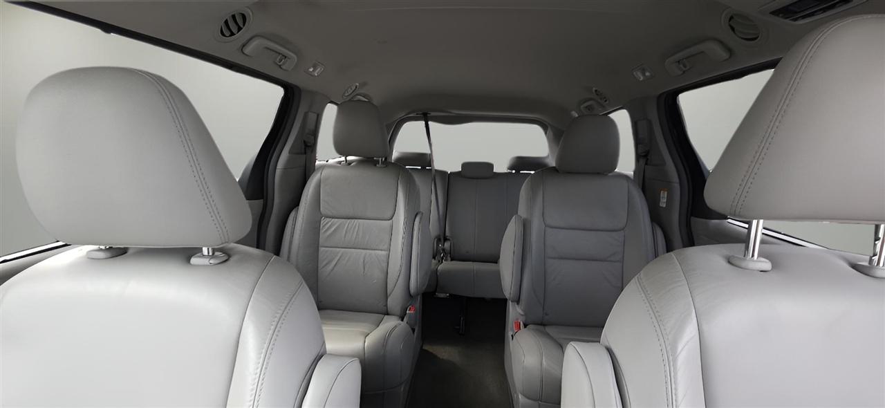 Toyota Sienna XLE AWD 7-Passenger (Natl) 2017