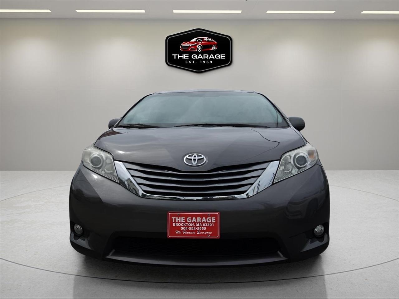 Toyota Sienna XLE AWD 7-Passenger (Natl) 2017