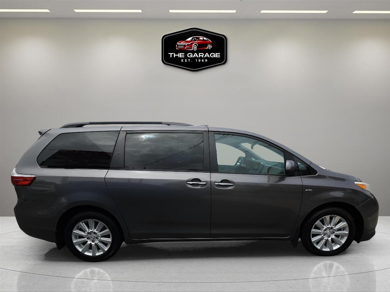 Toyota Sienna XLE AWD 7-Passenger (Natl) 2017