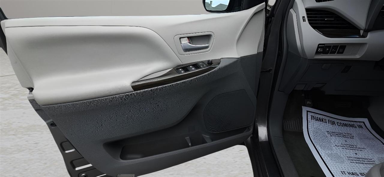 Toyota Sienna XLE AWD 7-Passenger (Natl) 2017