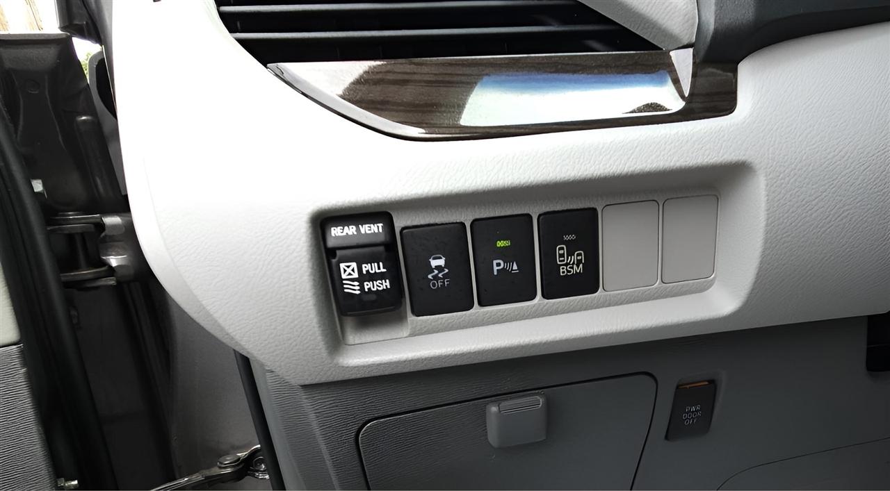 Toyota Sienna XLE AWD 7-Passenger (Natl) 2017