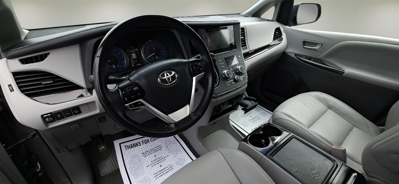 Toyota Sienna XLE AWD 7-Passenger (Natl) 2017