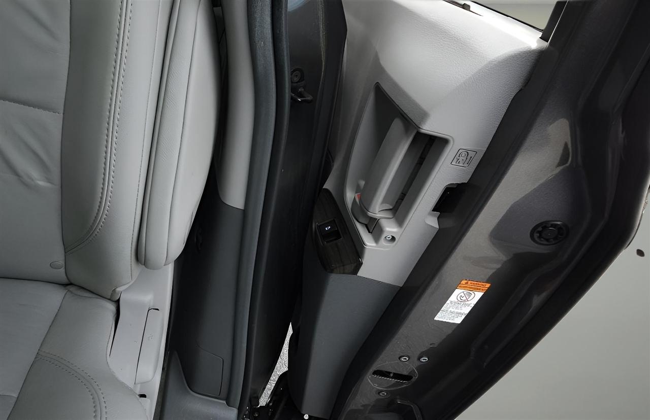 Toyota Sienna XLE AWD 7-Passenger (Natl) 2017