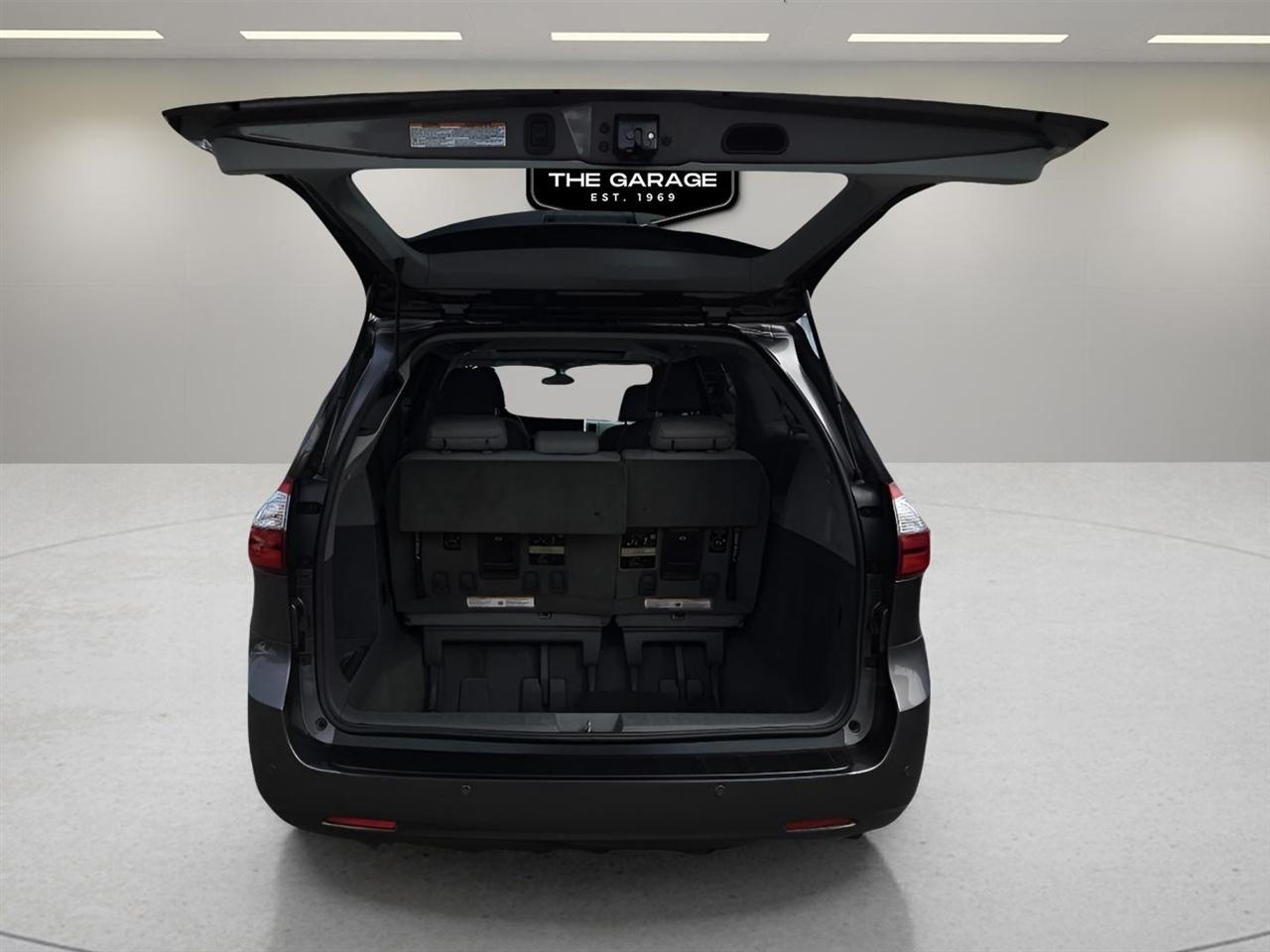 Toyota Sienna XLE AWD 7-Passenger (Natl) 2017