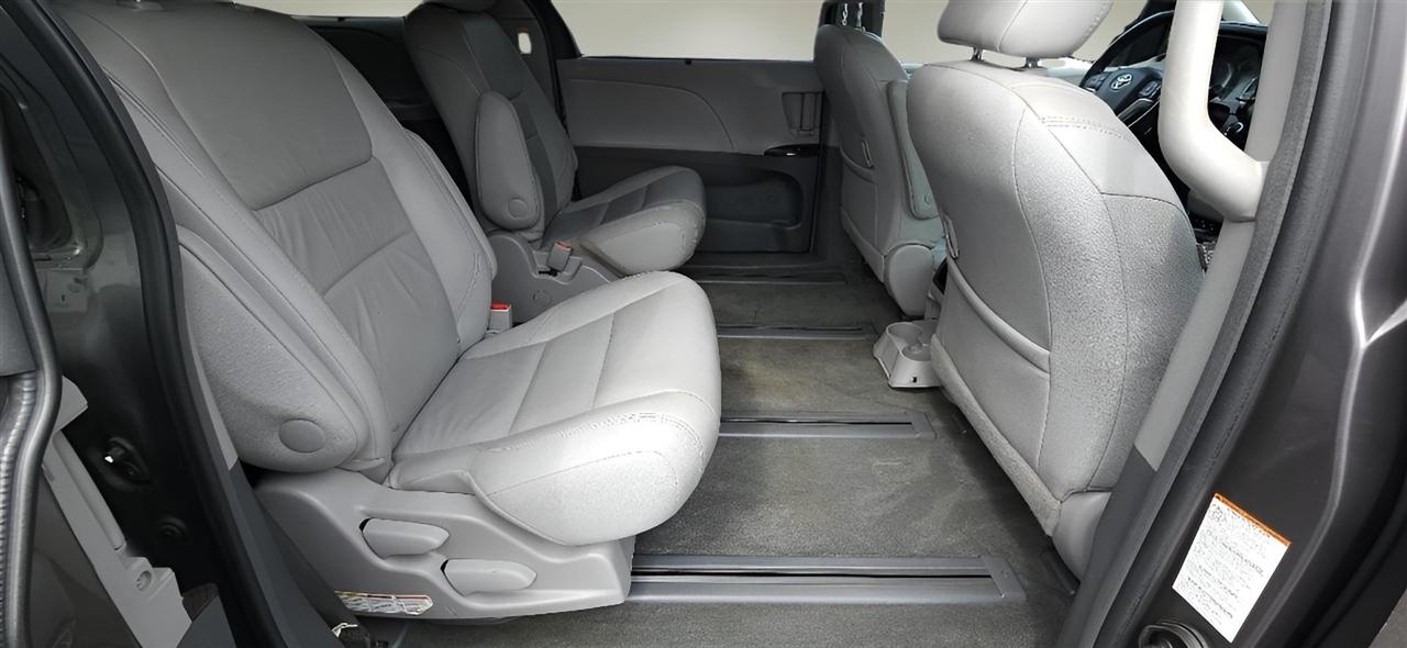 Toyota Sienna XLE AWD 7-Passenger (Natl) 2017
