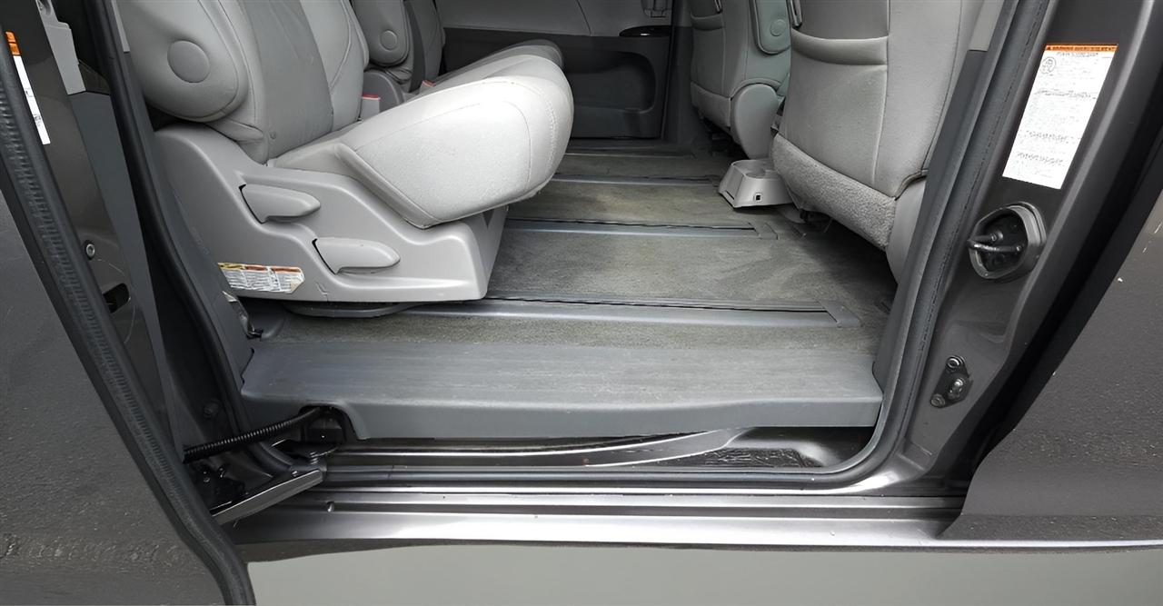 Toyota Sienna XLE AWD 7-Passenger (Natl) 2017