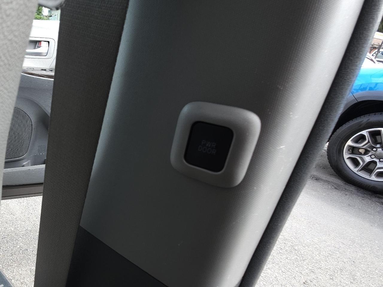 Toyota Sienna XLE AWD 7-Passenger (Natl) 2017