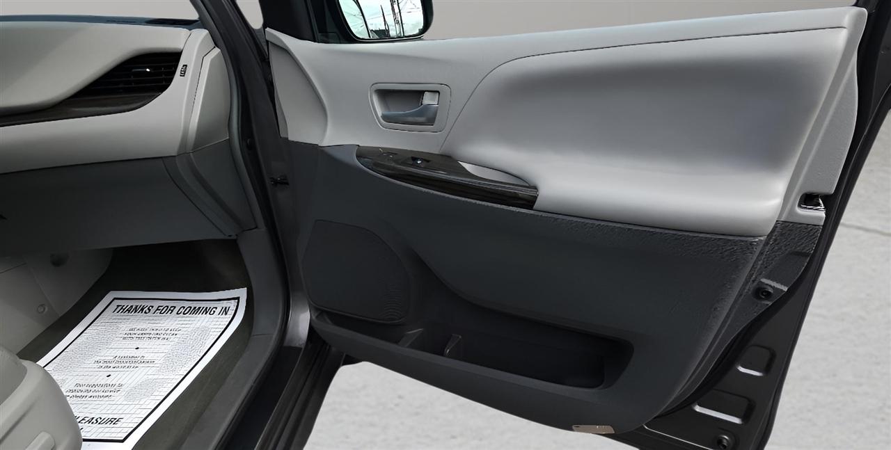 Toyota Sienna XLE AWD 7-Passenger (Natl) 2017