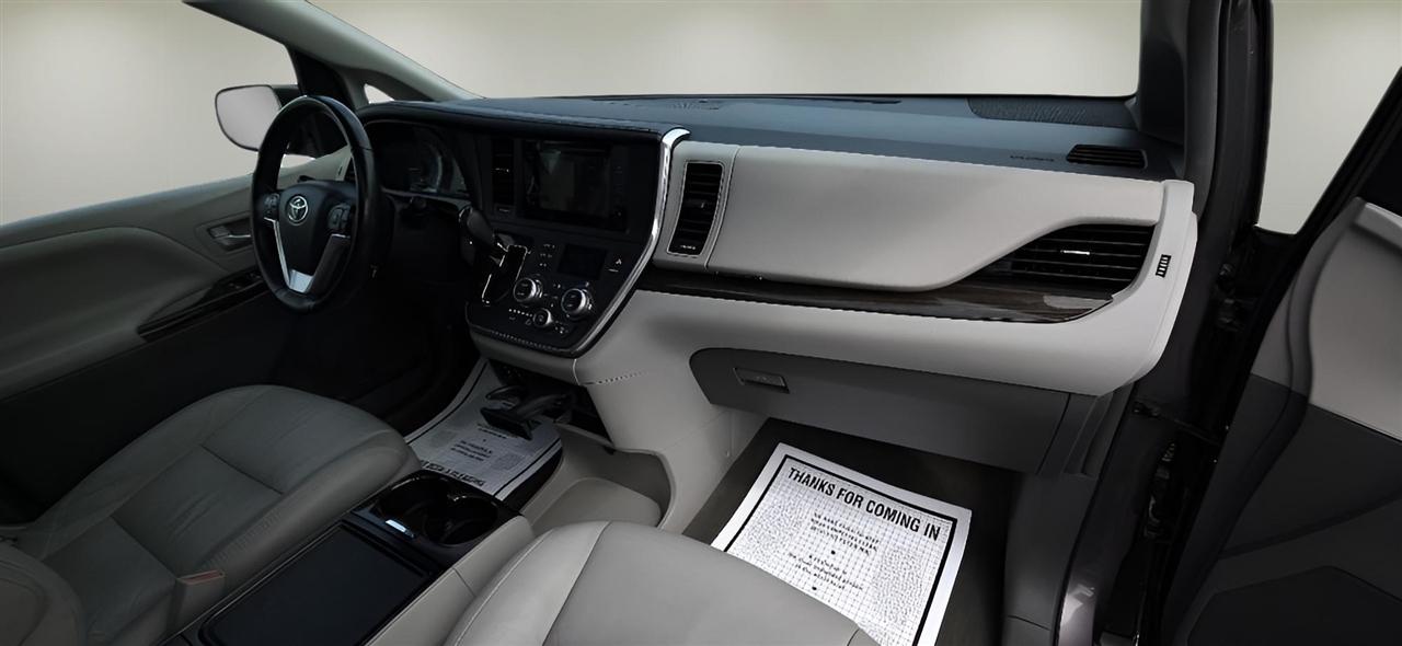 Toyota Sienna XLE AWD 7-Passenger (Natl) 2017