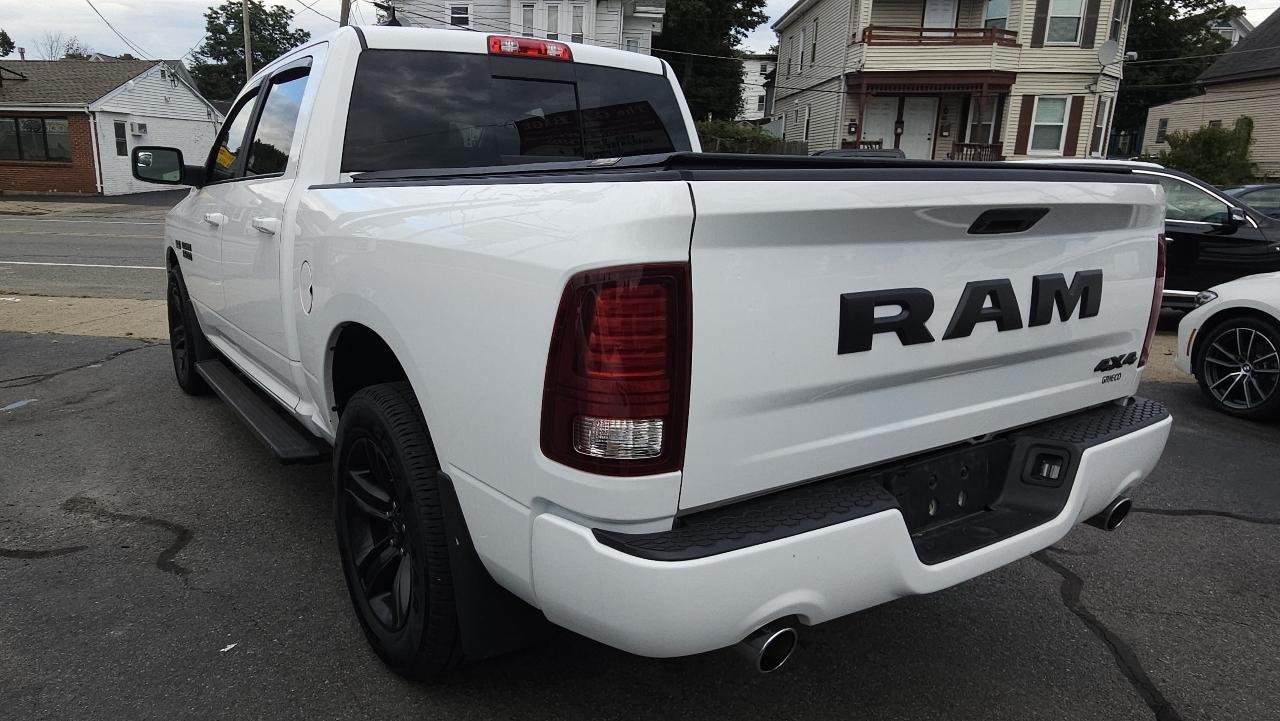 RAM 1500 Night 4x4 Crew Cab 5'7" Box 2017