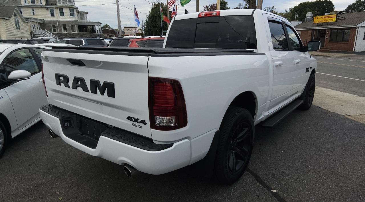 RAM 1500 Night 4x4 Crew Cab 5'7" Box 2017