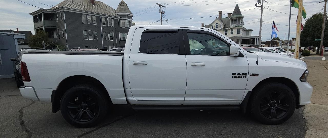 RAM 1500 Night 4x4 Crew Cab 5'7" Box 2017