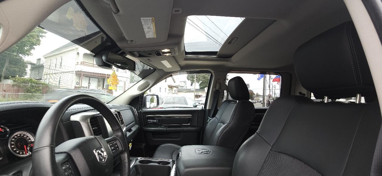 RAM 1500 Night 4x4 Crew Cab 5'7" Box 2017