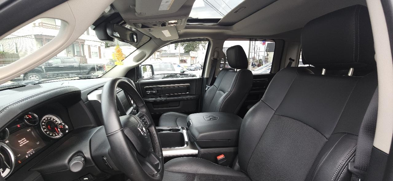 RAM 1500 Night 4x4 Crew Cab 5'7" Box 2017