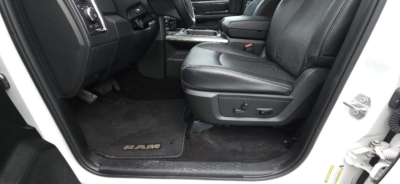 RAM 1500 Night 4x4 Crew Cab 5'7" Box 2017
