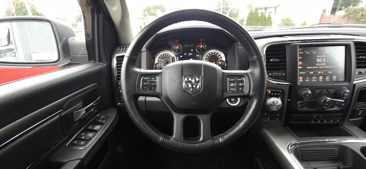 RAM 1500 Night 4x4 Crew Cab 5'7" Box 2017