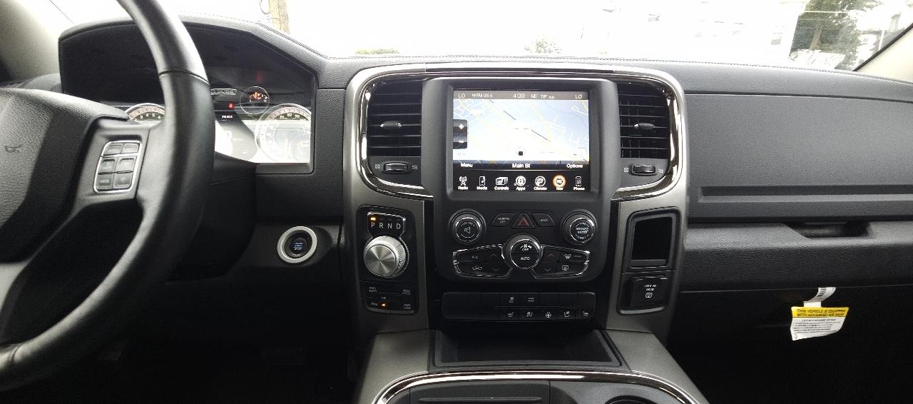 RAM 1500 Night 4x4 Crew Cab 5'7" Box 2017