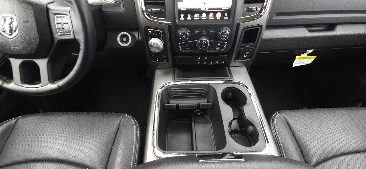 RAM 1500 Night 4x4 Crew Cab 5'7" Box 2017