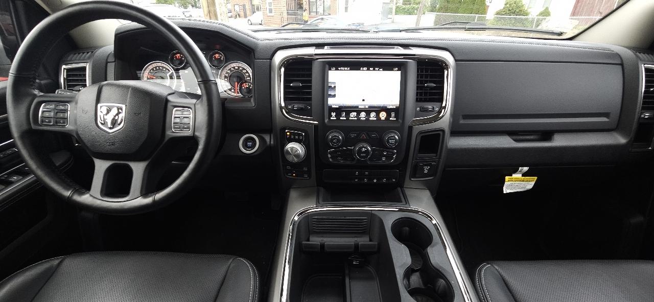 RAM 1500 Night 4x4 Crew Cab 5'7" Box 2017